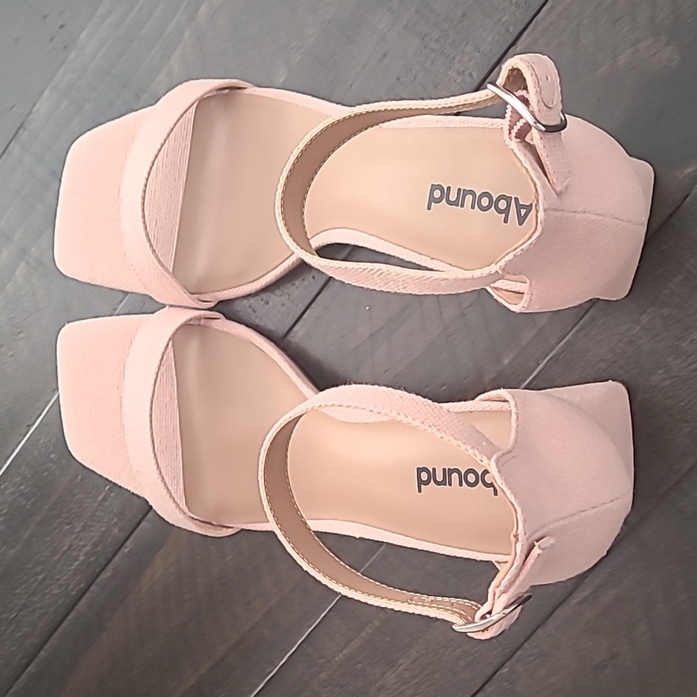 NWOT AND NWOB ABOUND SIZE 9 2' BLOCK HEELS - Picture 8 of 9